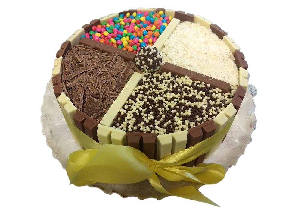 - Bolo Redondo KitKat Branco e Preto